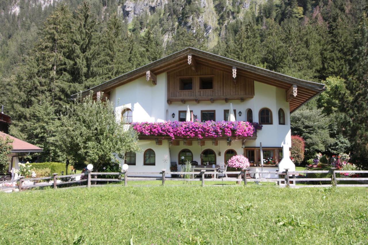 Aparthotel Vronis Waldhaus Adults Only Mayrhofen Exterior foto