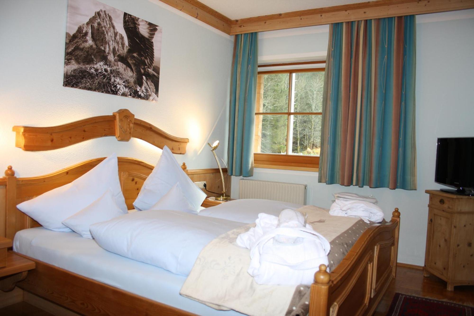 Aparthotel Vronis Waldhaus Adults Only Mayrhofen Habitación foto
