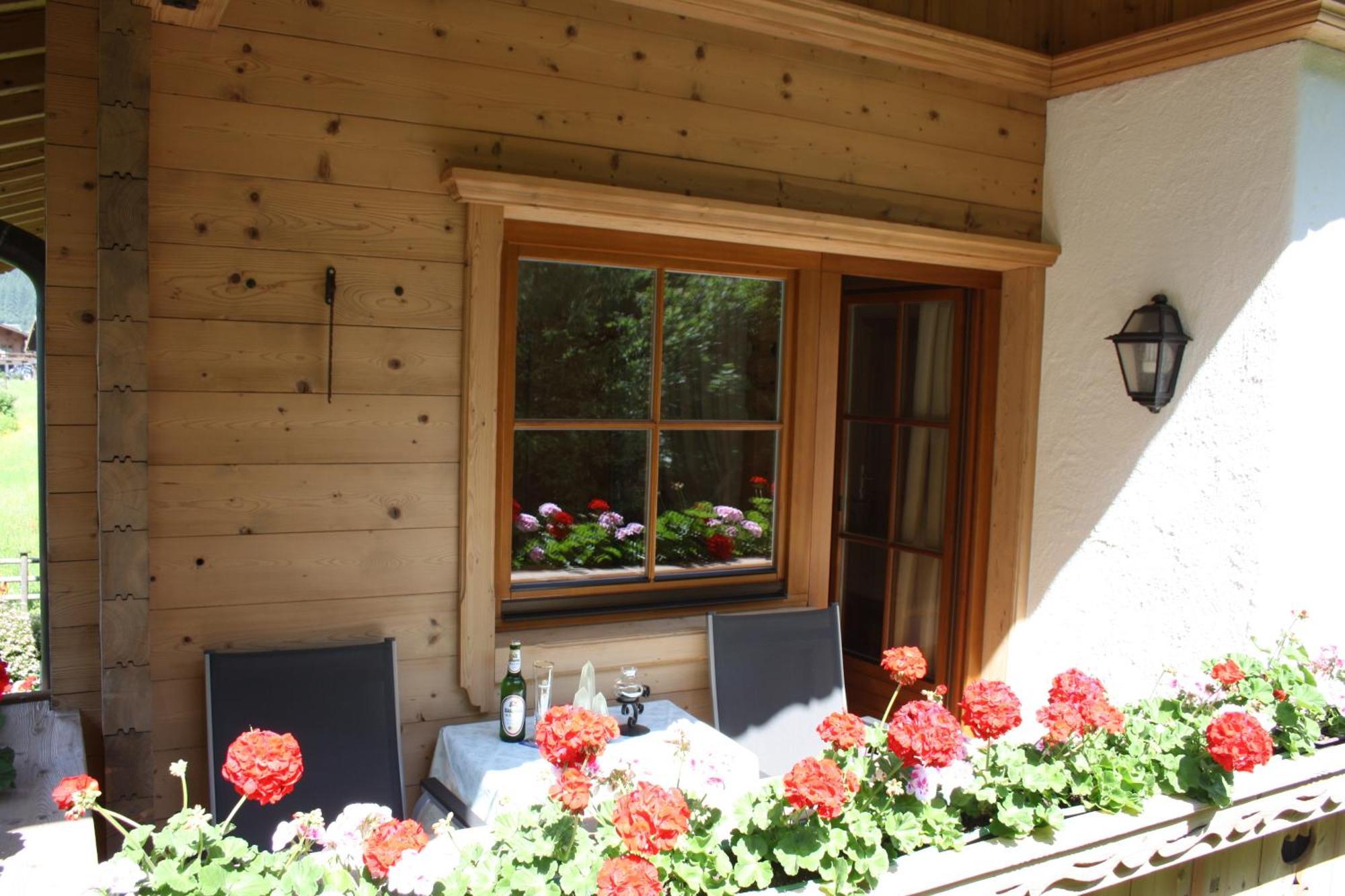 Aparthotel Vronis Waldhaus Adults Only Mayrhofen Habitación foto