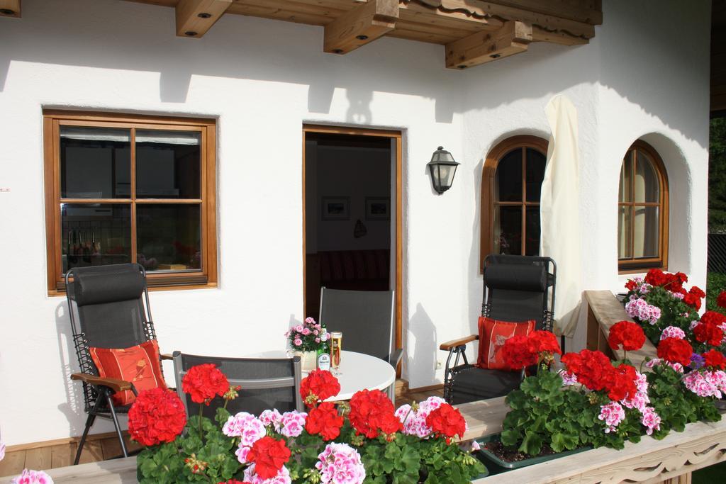 Aparthotel Vronis Waldhaus Adults Only Mayrhofen Habitación foto