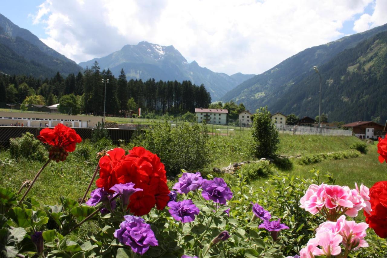 Aparthotel Vronis Waldhaus Adults Only Mayrhofen Exterior foto